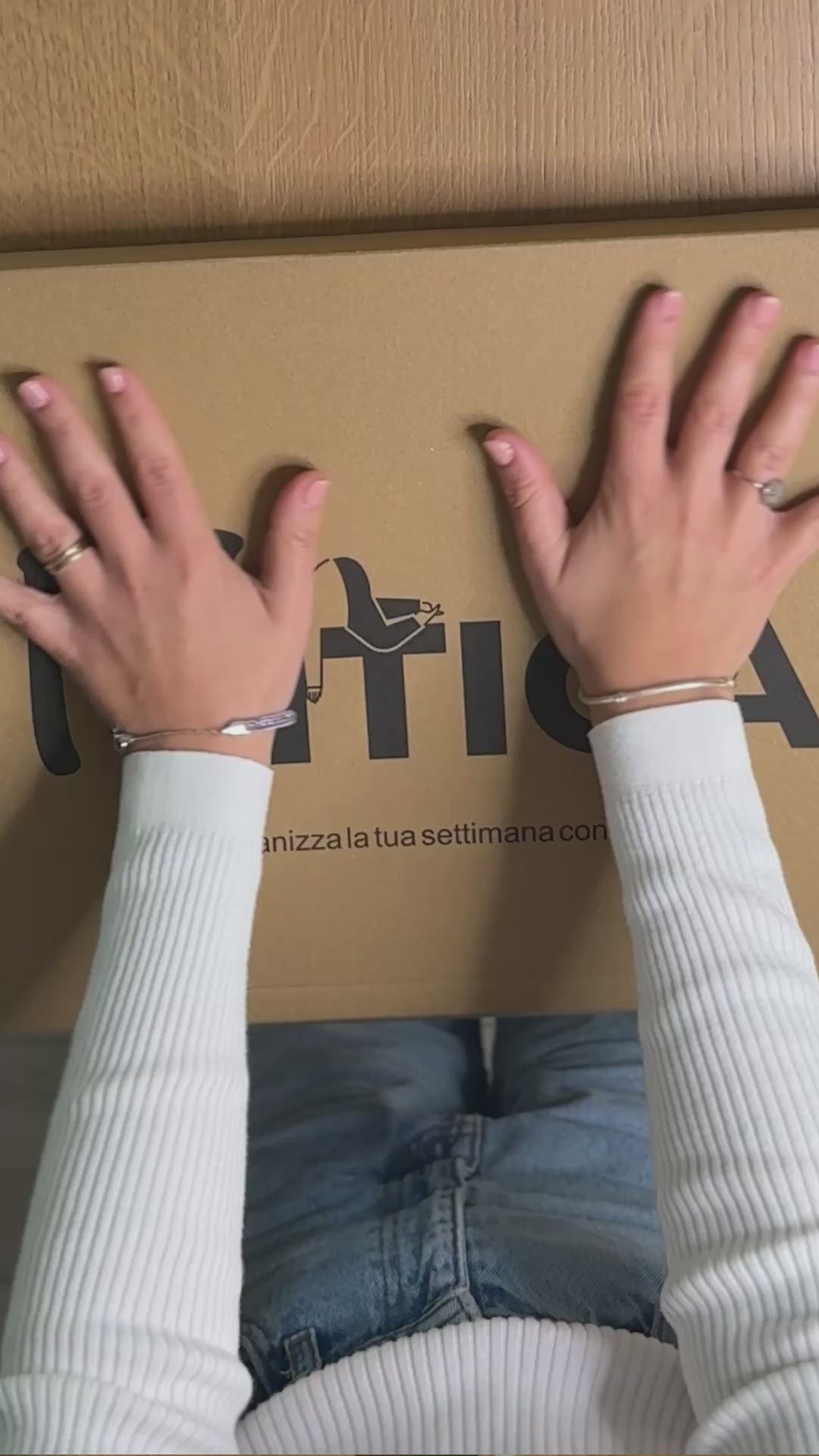 Carica il video: 